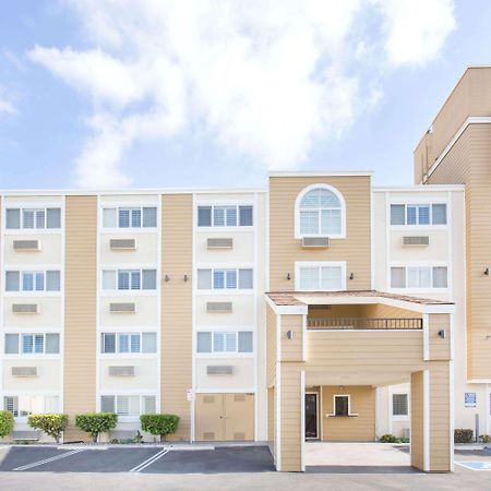 Super 8 By Wyndham National City Chula Vista Dış mekan fotoğraf