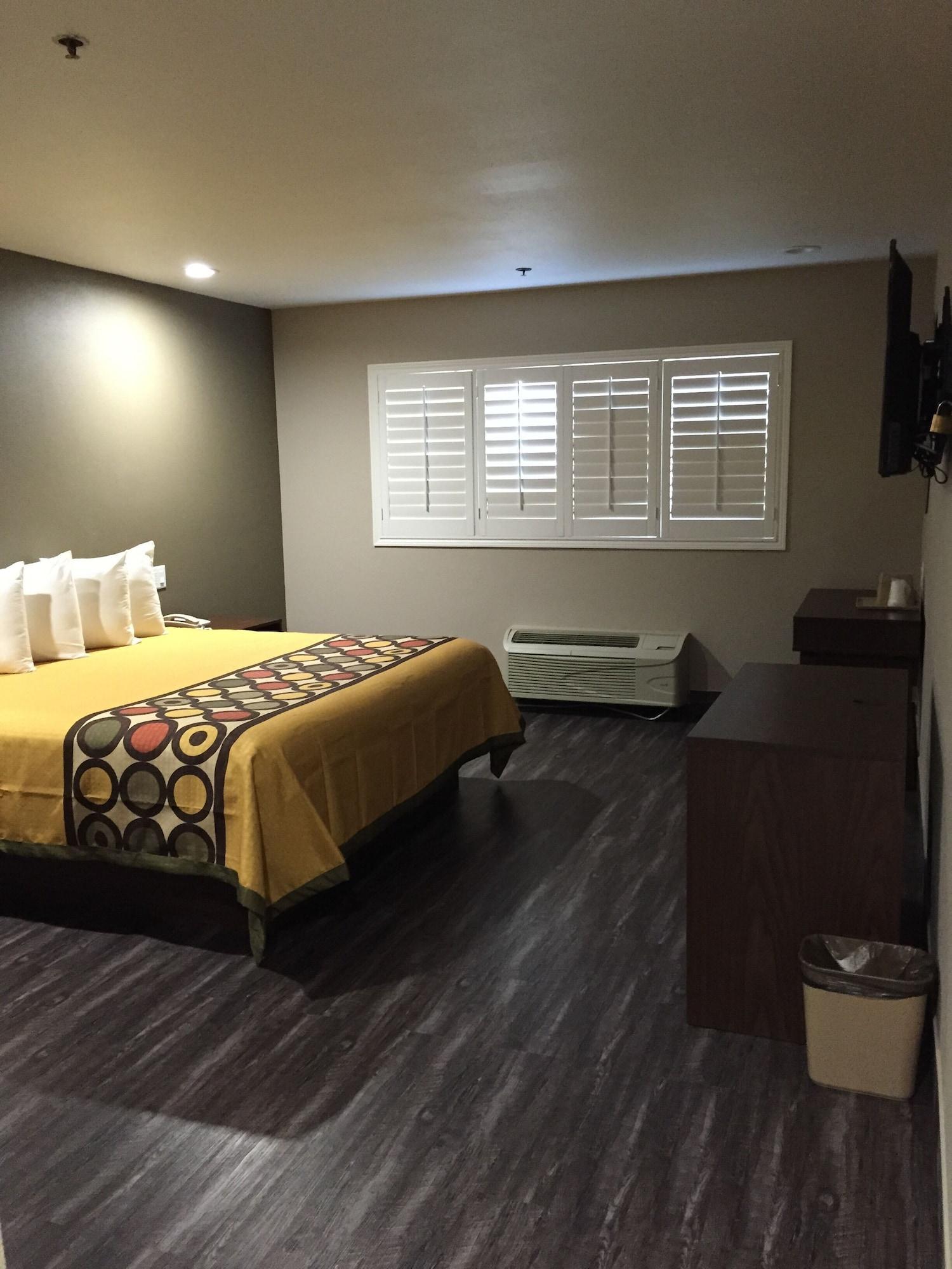 Super 8 By Wyndham National City Chula Vista Dış mekan fotoğraf