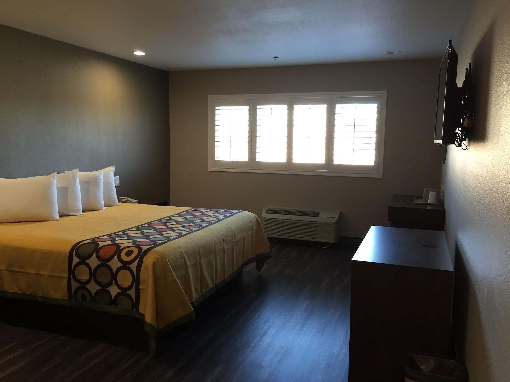 Super 8 By Wyndham National City Chula Vista Dış mekan fotoğraf