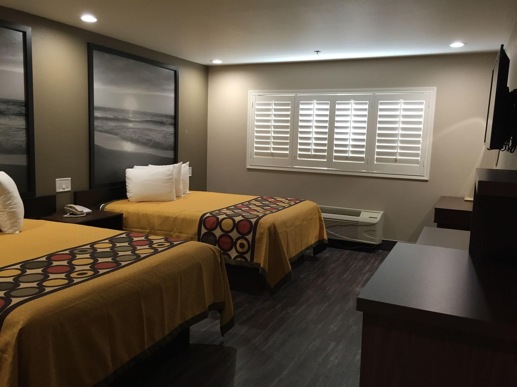 Super 8 By Wyndham National City Chula Vista Dış mekan fotoğraf