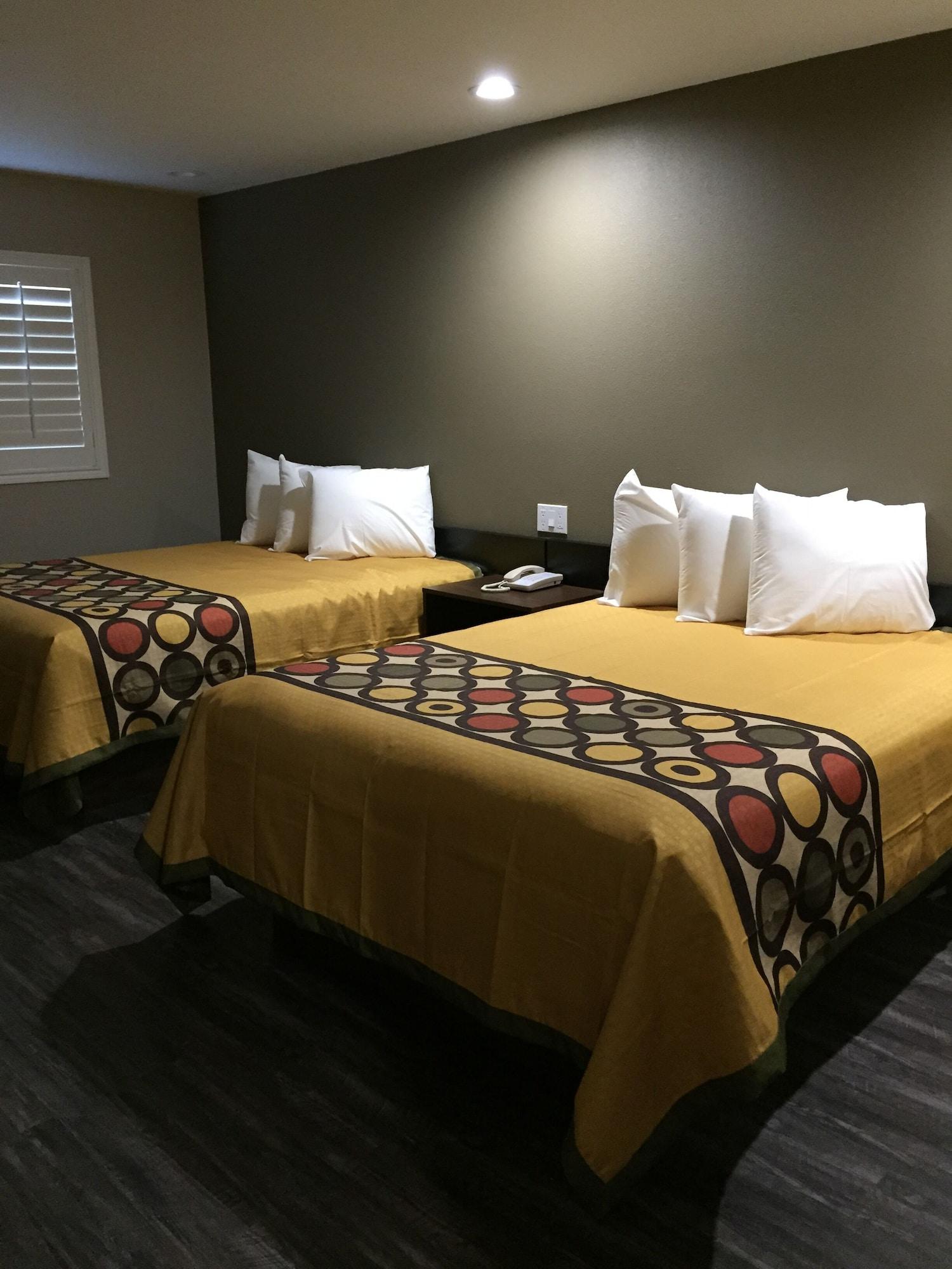 Super 8 By Wyndham National City Chula Vista Dış mekan fotoğraf