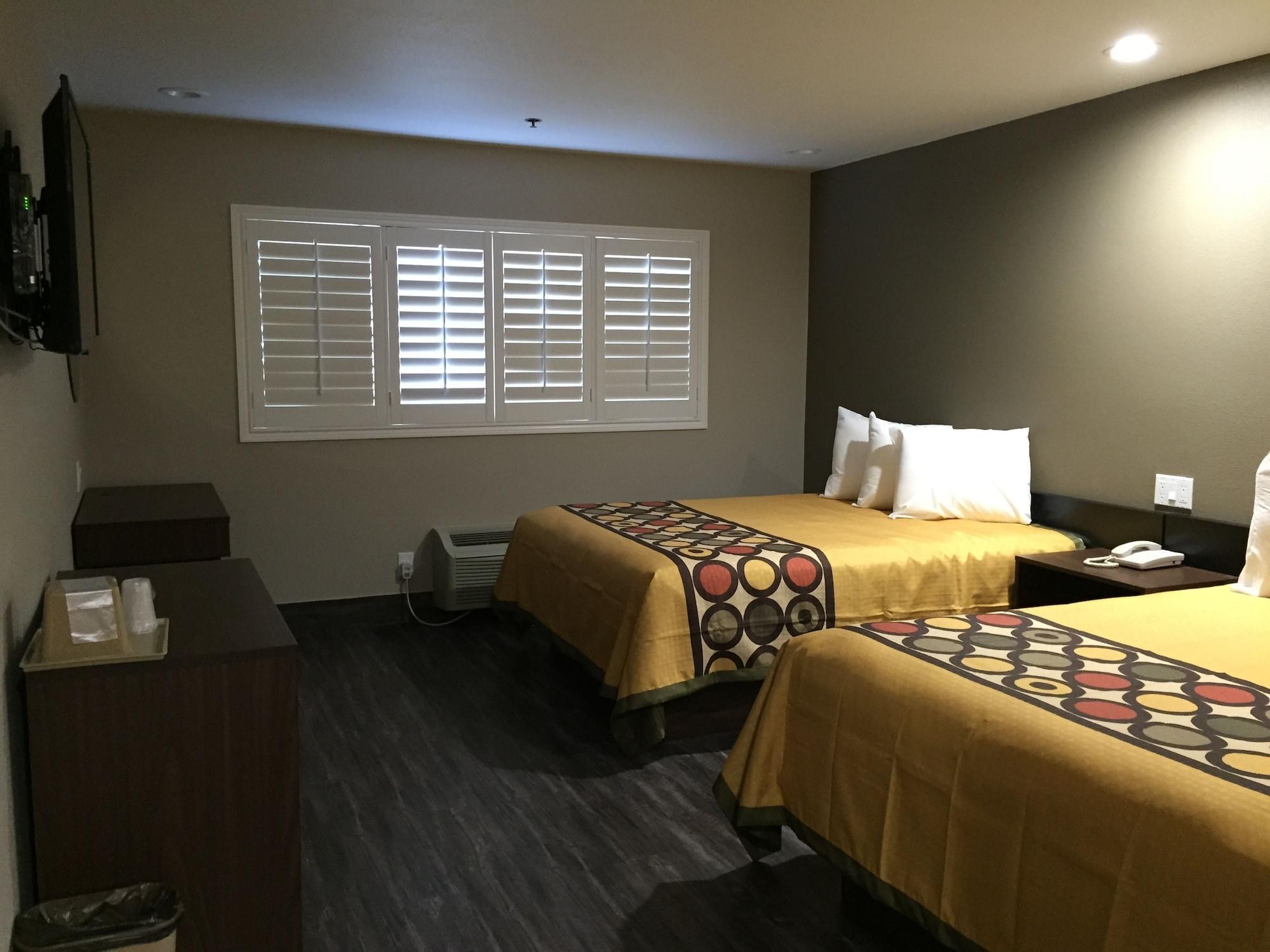 Super 8 By Wyndham National City Chula Vista Dış mekan fotoğraf