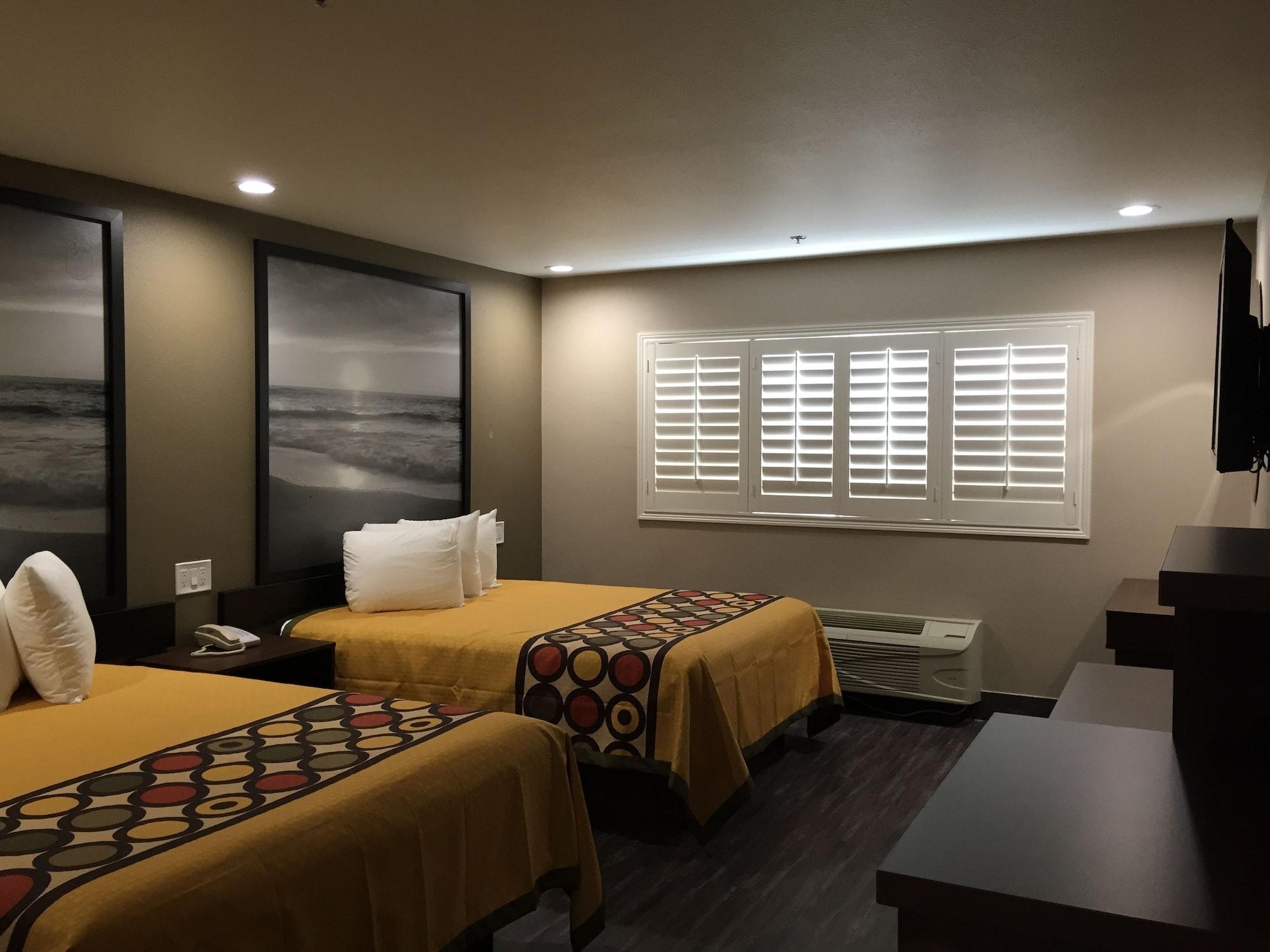 Super 8 By Wyndham National City Chula Vista Dış mekan fotoğraf