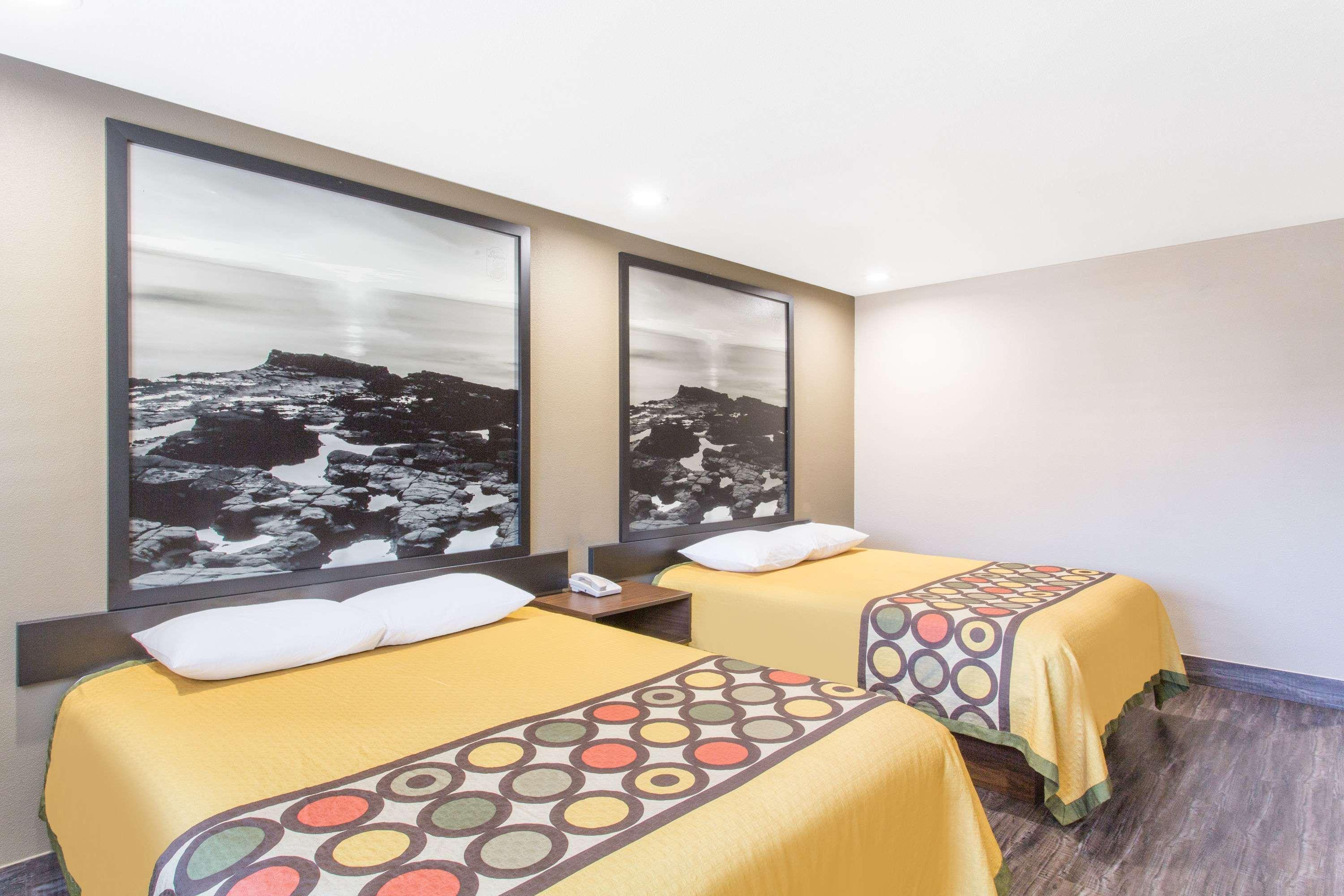Super 8 By Wyndham National City Chula Vista Dış mekan fotoğraf