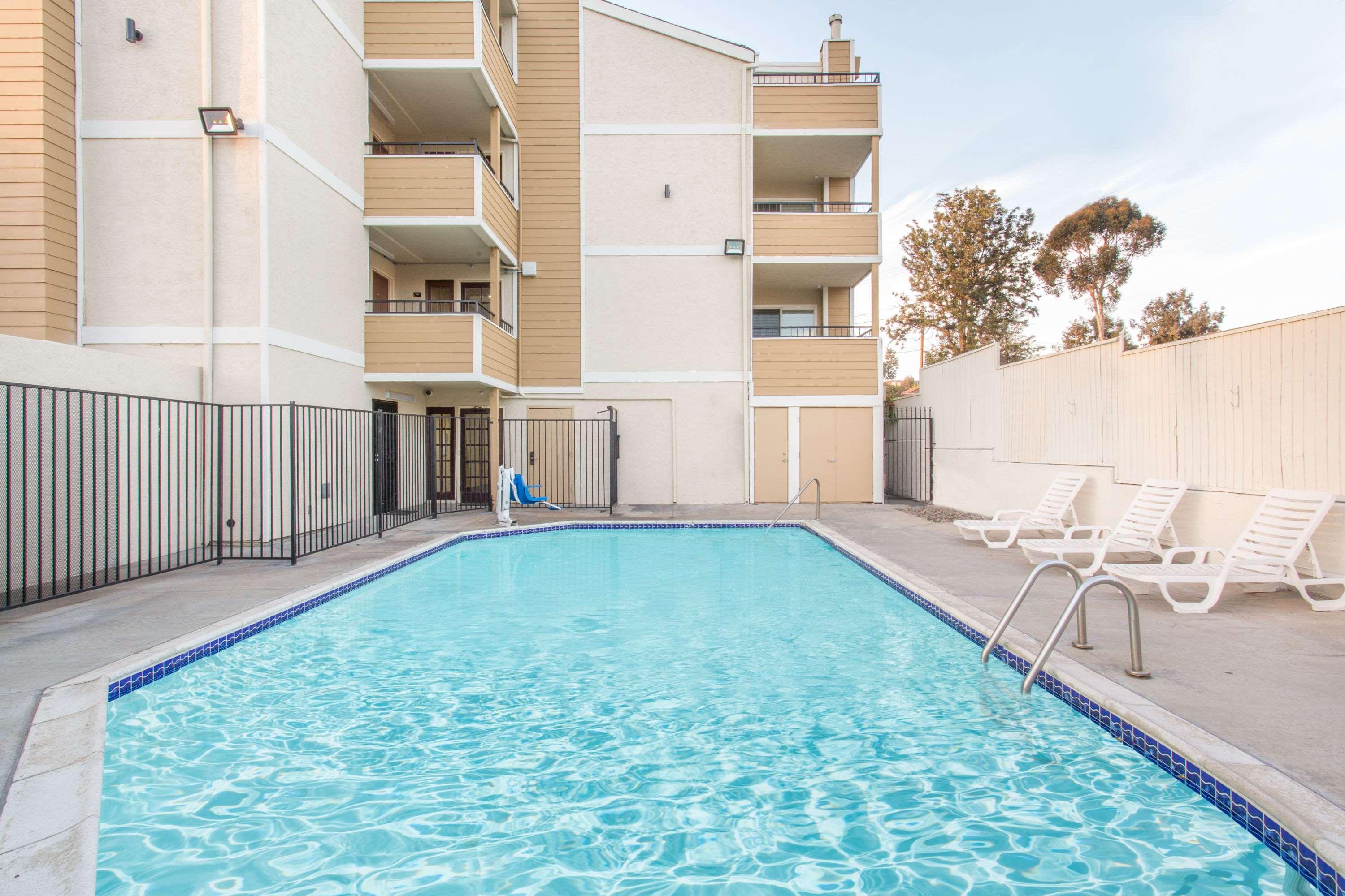 Super 8 By Wyndham National City Chula Vista Dış mekan fotoğraf