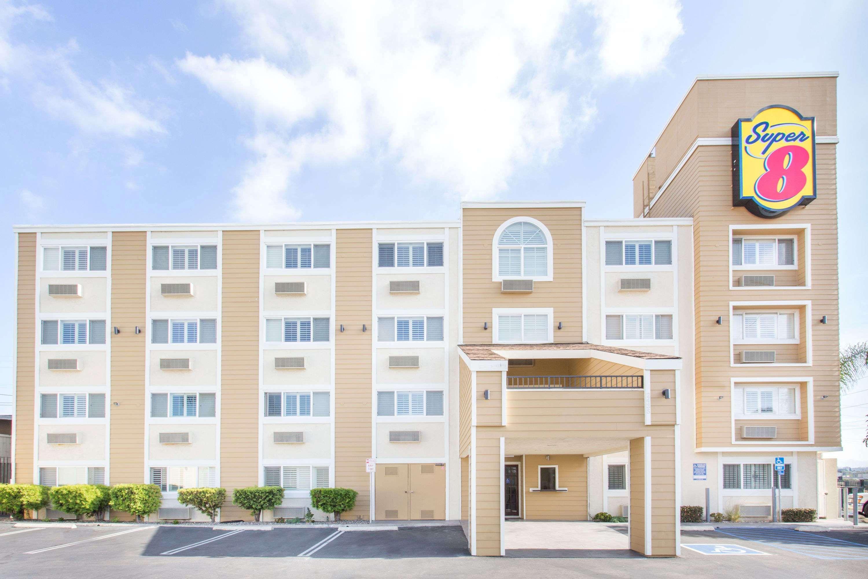 Super 8 By Wyndham National City Chula Vista Dış mekan fotoğraf
