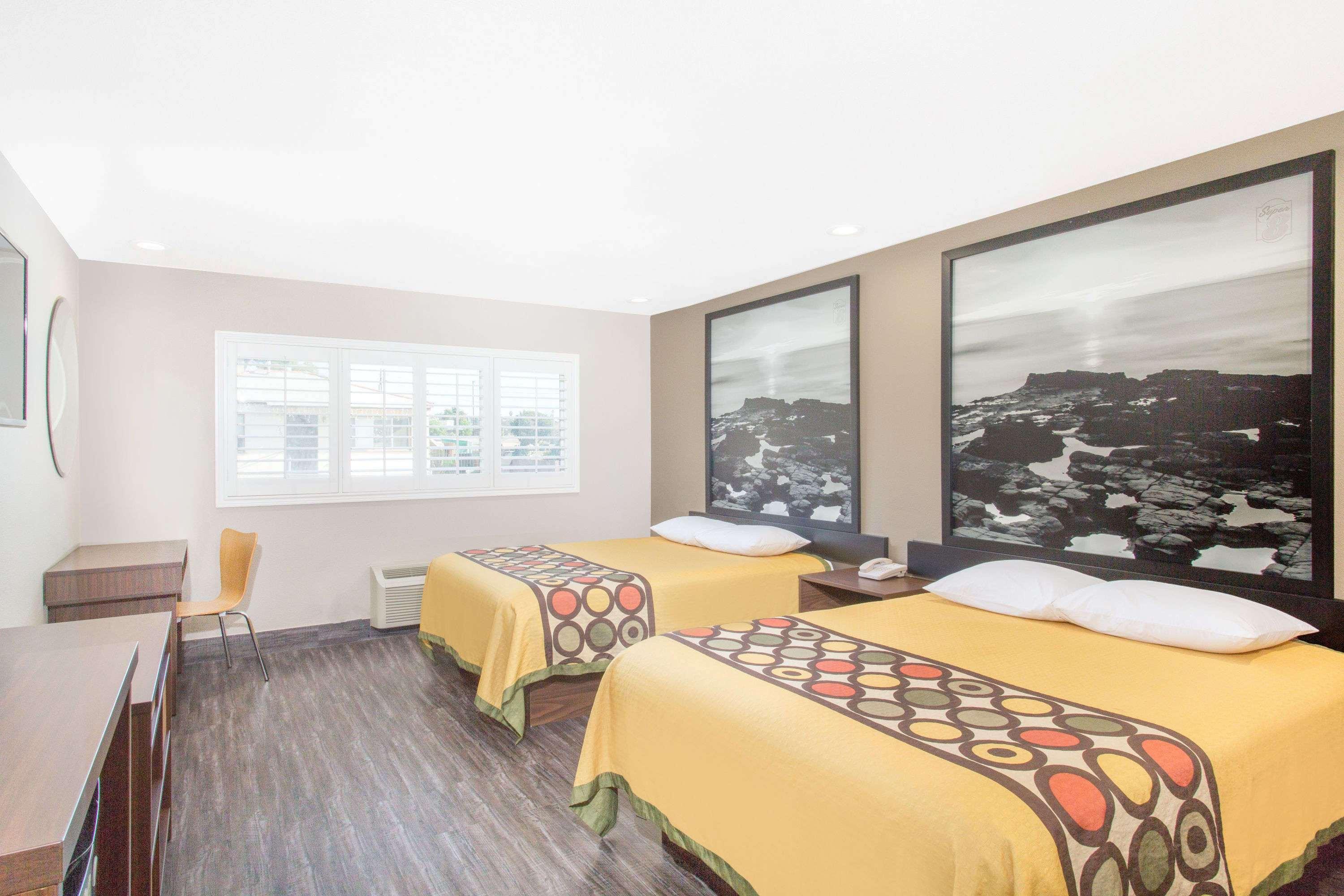 Super 8 By Wyndham National City Chula Vista Dış mekan fotoğraf