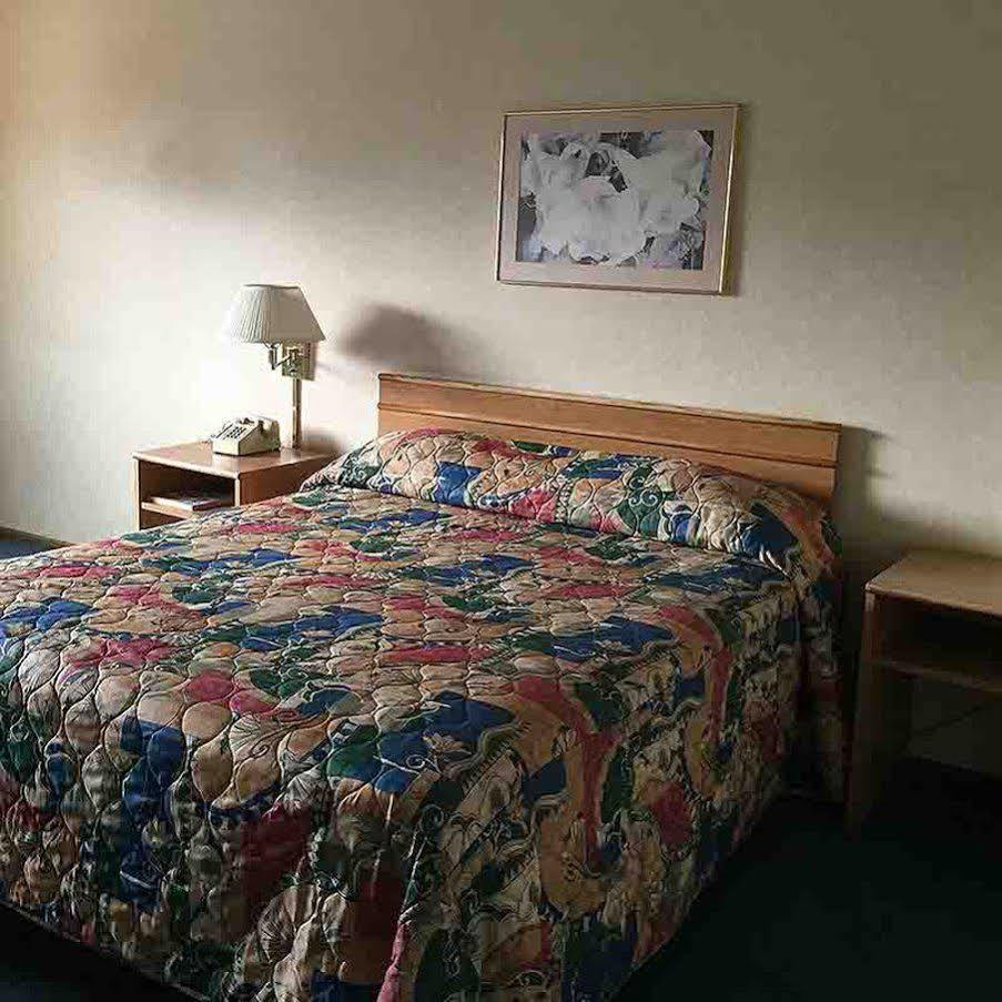 Super 8 By Wyndham National City Chula Vista Dış mekan fotoğraf